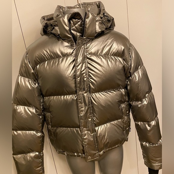 Aritzia super puff silver shorty downfield jacket size XS - Picture 7 of 11